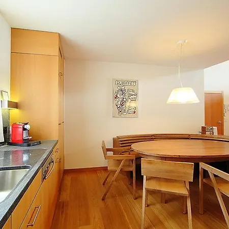 Celerina Sleeps 8 Wifi Apartment