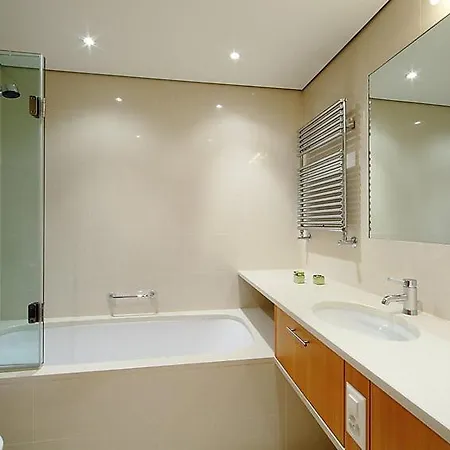 Celerina Sleeps 8 Wifi Apartment *