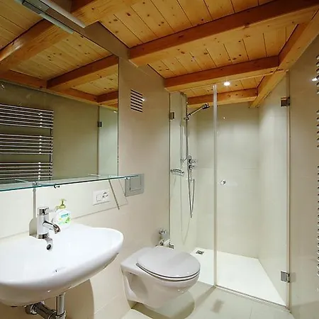 Celerina Sleeps 8 Wifi Apartment *