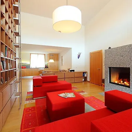 Celerina Sleeps 8 Wifi Apartment *